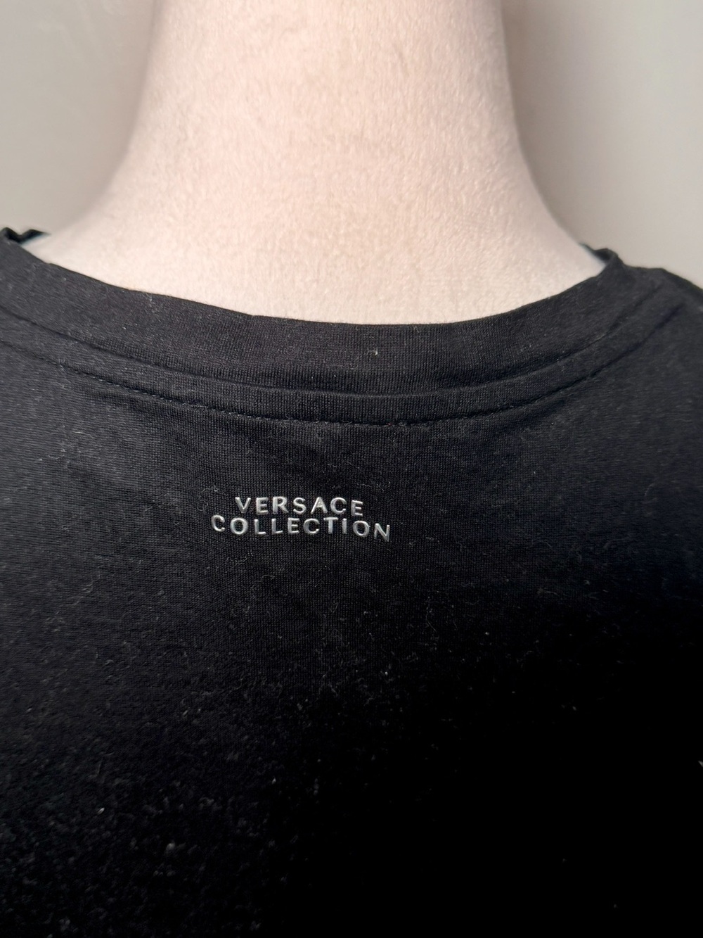 VERSACE Unisex Tee - Picture 5 of 7